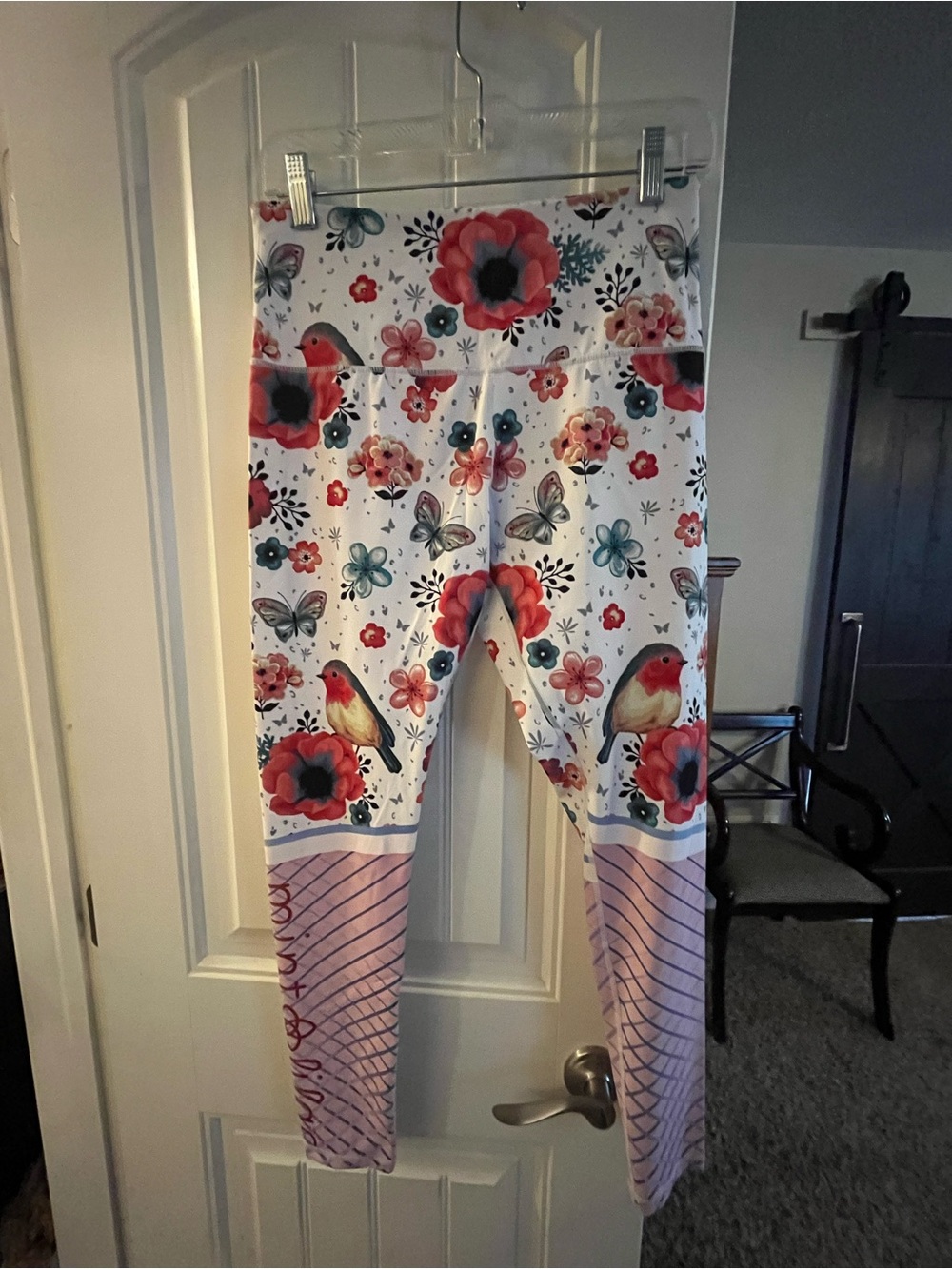 Mint & Lily White Floral & Bird Print Leggings with Pink Accents, M